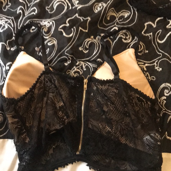 Top/bra - Picture 2 of 2